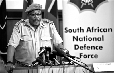 3月23日，中非共和國(guó)首都班吉，從加蓬首都利伯維爾出發(fā)的法國(guó)增援部隊(duì)共計(jì)200名士兵抵達(dá)班吉國(guó)際機(jī)場(chǎng)