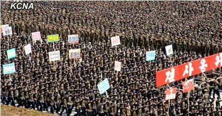 大會結(jié)束后，與會群眾舉行示威游行。