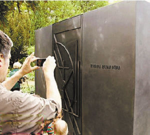 捷克旅行社推“腐敗游”，火了！