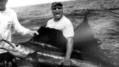 一名騙補(bǔ)者在國(guó)外度假捕魚(yú)