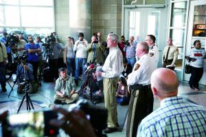 　圣路易斯縣檢方15日宣布，當(dāng)?shù)鼐揭炎カ@12日在弗格森市槍擊兩名執(zhí)勤警察的犯罪嫌疑人威廉斯。