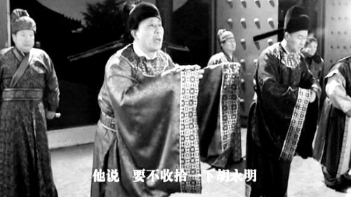 微電影中，“權(quán)貴人士”對(duì)“胡永明”多加陷害 視頻截圖