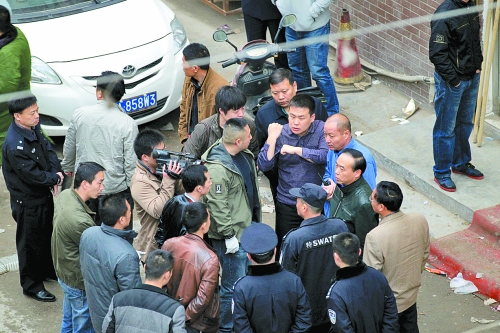 鄭州：男子劫持售貨員 談判專(zhuān)家苦苦“攻心”