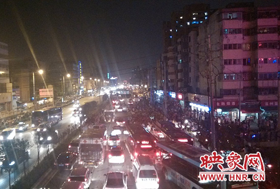 8月7日晚21點(diǎn)5分，道路終于恢復(fù)通行