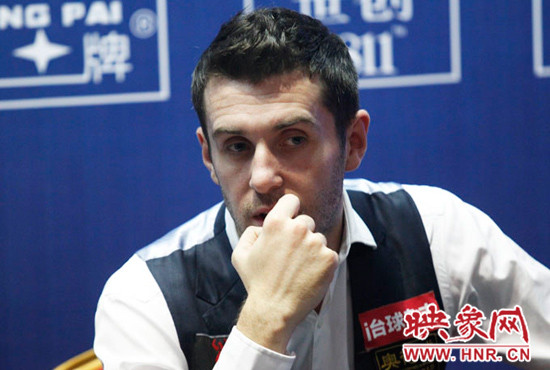 塞爾比在結(jié)束采訪時(shí)，情緒很低落