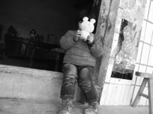 對(duì)自己的怪病，依依懵然無(wú)知。