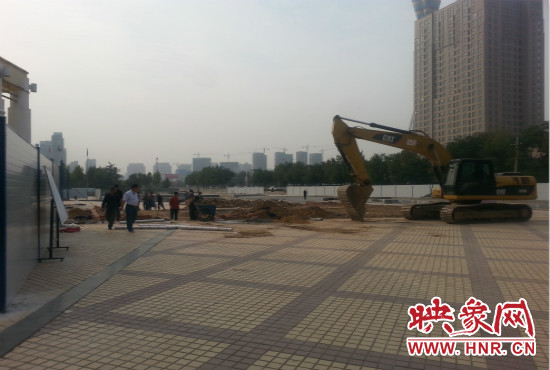 隴海路朝鳳路等三個(gè)站點(diǎn)已經(jīng)實(shí)施圍擋。