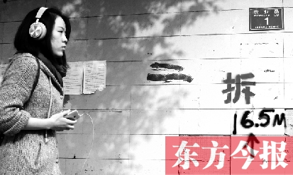 昨日，東方今報記者走訪農(nóng)業(yè)路沿線，看見“拆”字已上墻