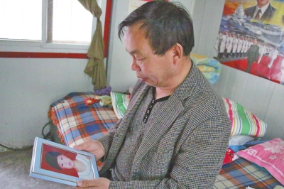 每次想起自己3歲小孫女的無辜離世，老高都深深地悔恨自己交友不慎