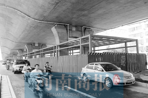 建設(shè)中的隴海路快速公交站臺(tái)，這條線路或取名B5