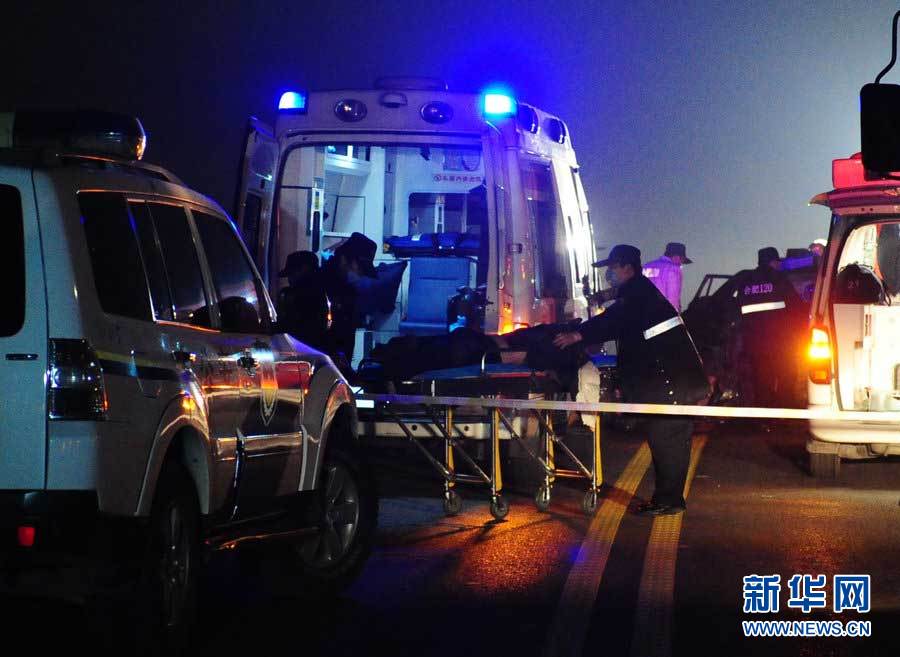 2013年1月9日，合肥，事故現(xiàn)場(chǎng)，兩輛受損車輛已經(jīng)全部變形