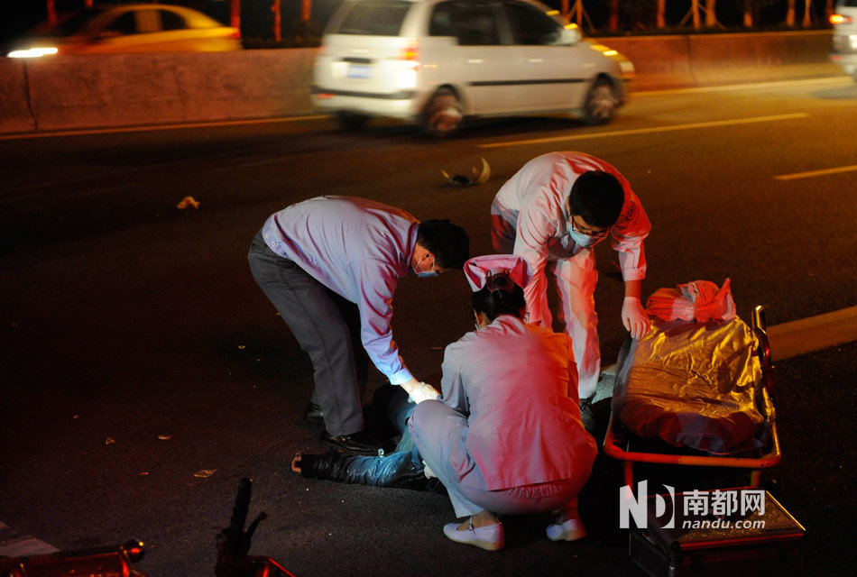 電動(dòng)車被撞引連環(huán)車禍 電動(dòng)車被撞引連環(huán)車禍