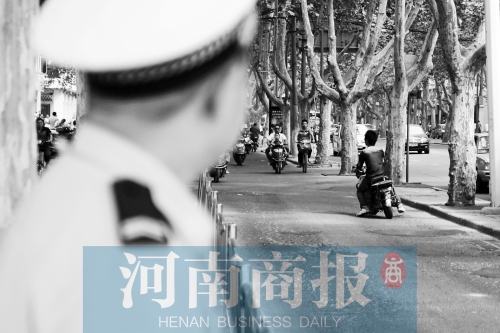 有警察，趕緊掉頭！