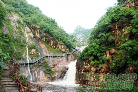 西峽龍?zhí)稖稀矮I(xiàn)禮”國(guó)慶節(jié) 西峽龍?zhí)稖稀矮I(xiàn)禮”國(guó)慶節(jié)