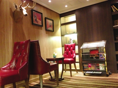 　　28平方米的豪華標(biāo)準(zhǔn)間設(shè)施齊全。