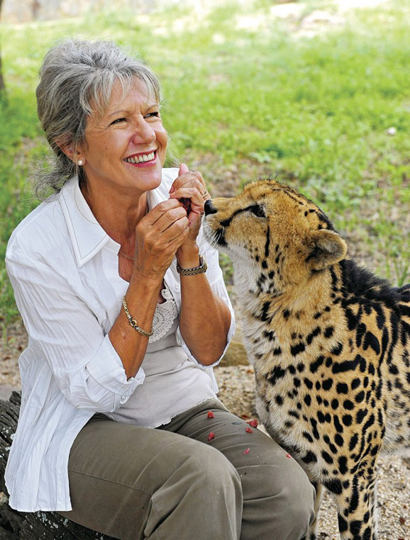 　　自然保護(hù)區(qū)、瀕危動物 中心、奢華營地酒店,無一不是Lente女士熱愛動物和大自然的杰作