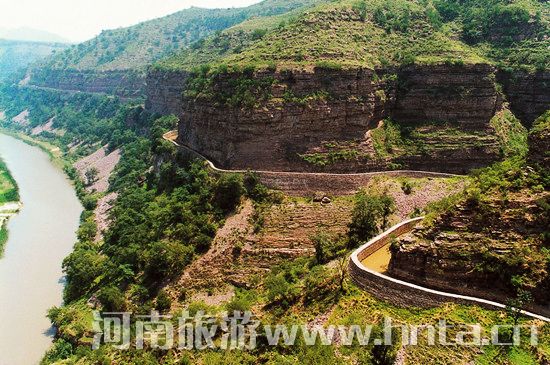跟隨“航天女英雄”劉洋探訪安陽(yáng)紅旗渠 跟隨“航天女英雄”劉洋探訪安陽(yáng)紅旗渠