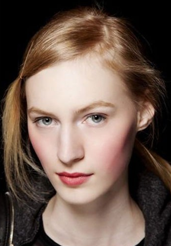 色彩+刷法 心機腮紅提升超萌系數(shù) 色彩+刷法 心機腮紅提升超萌系數(shù)