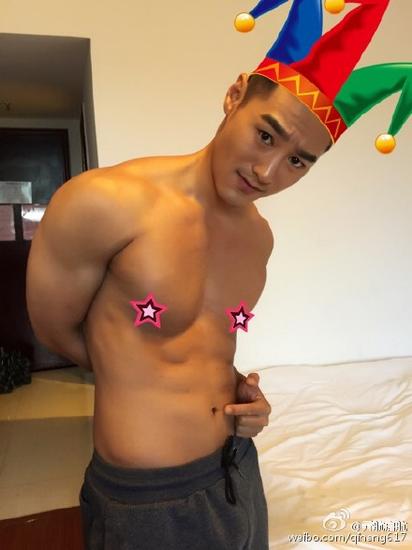 不造哪里不對(duì)，反正看起來(lái)怪怪的！