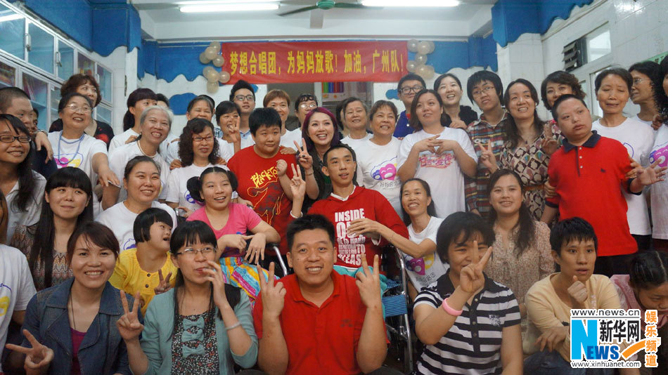 楊千嬅產(chǎn)后首亮相內地 獲贈嬰兒裝喜出望外 楊千嬅產(chǎn)后首亮相內地 獲贈嬰兒裝喜出望外