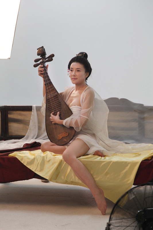 《新金瓶梅》女主角長(zhǎng)臉?biāo)迫搜?被批“男相” 《新金瓶梅》女主角長(zhǎng)臉?biāo)迫搜?被批“男相”