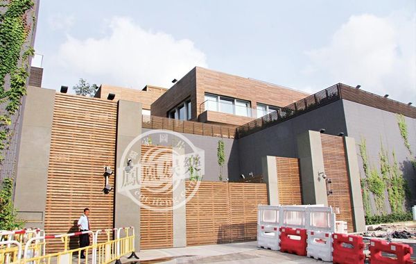 林青霞獲老公贈價值9億多“皇宮”，圖為林青霞豪宅大門口。