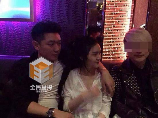 田源摟著激吻門女主，自稱是在勸架