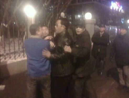 轉發(fā)到微博網曝趙本山徒弟駕無牌路虎追尾打人。