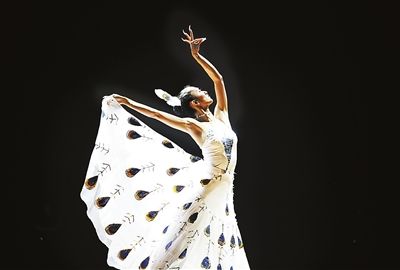 楊麗萍舞蹈作品《孔雀》(資料圖片) 楊麗萍舞蹈作品《孔雀》(資料圖片)