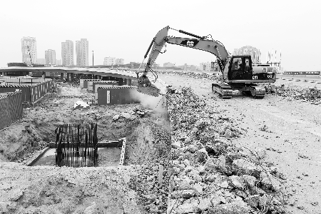 昨日，這座立交橋開始正式拆除