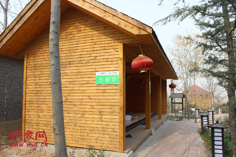 石板浴，躺在上面超級爽