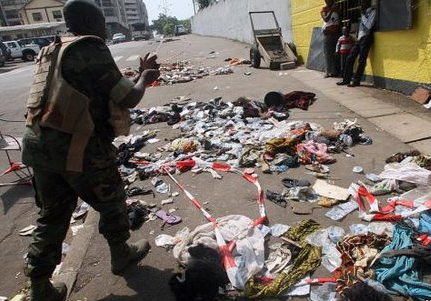 　當(dāng)?shù)貢r(shí)間2013年1月1日，科特迪瓦阿比讓市舉行慶祝新年的煙火表演時(shí)發(fā)生了嚴(yán)重的踩踏事故，造成至少