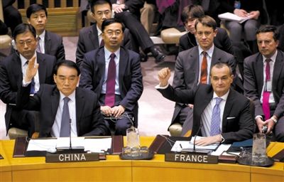 1月22日，紐約，中國常駐聯(lián)合國代表李保東舉手贊成通過對朝鮮制裁決議。