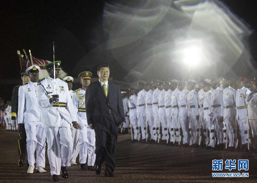 這是習近平主席檢閱儀仗隊。 蘭紅光 攝