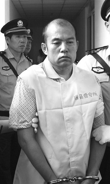 王書金前日被帶往邯鄲中院受審。 新華社發(fā)