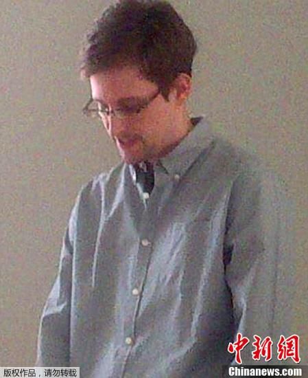 據(jù)外媒報(bào)道，美國(guó)“棱鏡”監(jiān)控計(jì)劃泄密者愛(ài)德華·斯諾登于莫斯科時(shí)間7月12日在莫斯科謝列梅捷沃機(jī)場(chǎng)與多