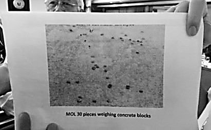 菲防長3日出示拍攝到的“混凝土砌塊”。