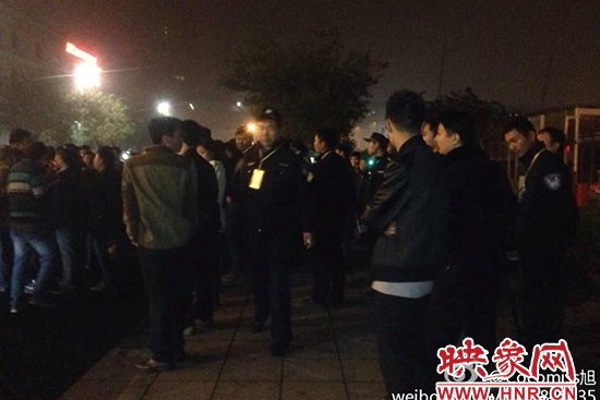 11月1日深夜，鄭州鄭東新區(qū)夜總會(huì)“皇家一號(hào)”被查處。網(wǎng)友供圖