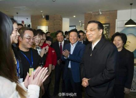 27日上午李克強到天津濱海新區(qū)考察。