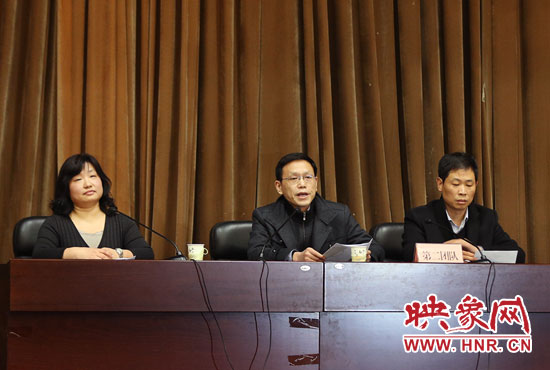 第二組競(jìng)聘團(tuán)隊(duì)，胡士才（中）朱金星（右）趙瑞瑩（左）。