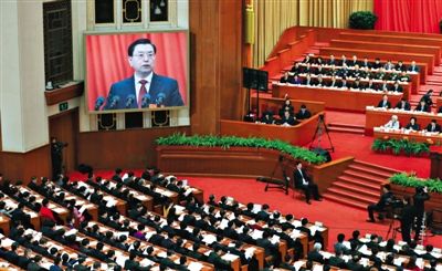 十二屆全國人大三次會議舉行第二次全體會議，全國人大常委會委員長張德江作全國人大常委會工作報告。