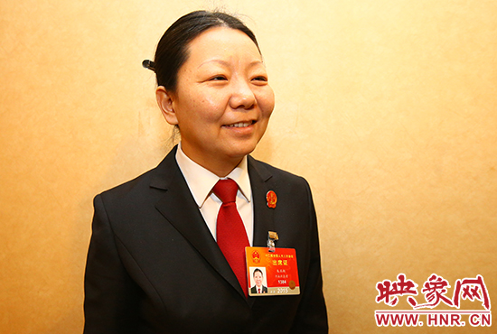 全國人大代表、河南省寶豐縣人民法院副院長、鬧店鎮(zhèn)法庭庭長朱正栩