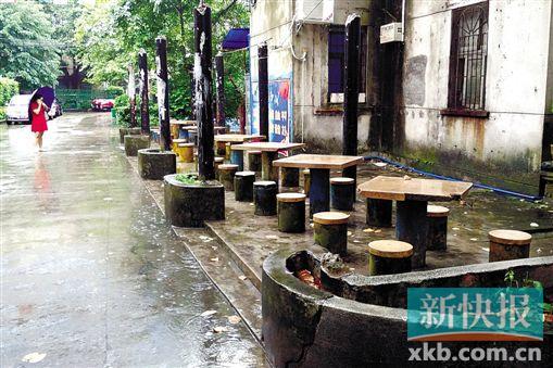 圖為發(fā)現(xiàn)棄嬰的石凳。 新快報記者 畢志毅/攝