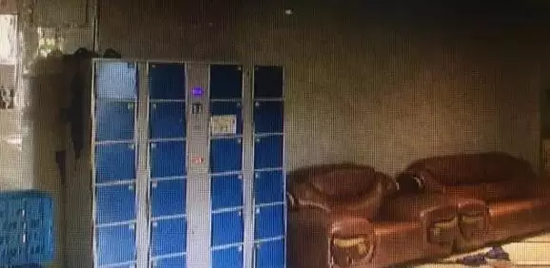 杭州大媽浴場(chǎng)哄孩子被打 事后在浴場(chǎng)里放鞭炮(視頻)