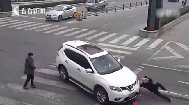 女司機(jī)開(kāi)車撞飛女孩并碾壓 曾制造8次事故3次撞人