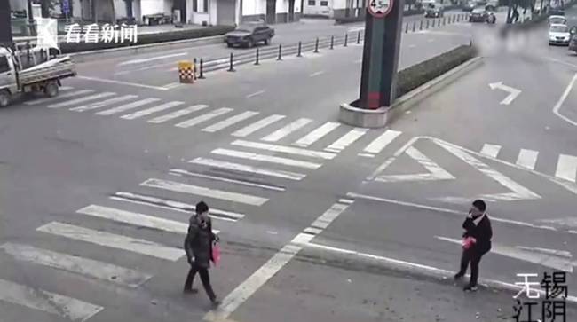 女司機(jī)開(kāi)車撞飛女孩并碾壓 曾制造8次事故3次撞人