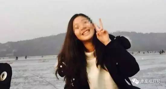 17歲高中男生教室里掐死女同學(xué)，被訴故意殺人和強(qiáng)奸