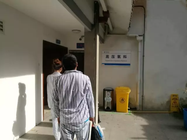 又是空調(diào)！一家4口空調(diào)間吃海鮮3人倒下