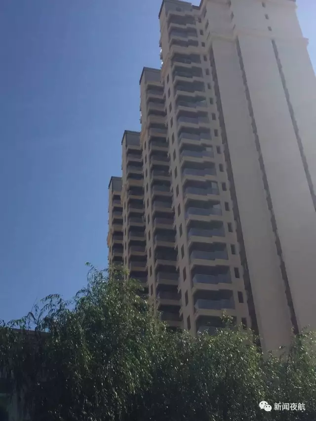 小區(qū)樓道窗戶(hù)是畫(huà)上去的 開(kāi)發(fā)商:是特意設(shè)計(jì)