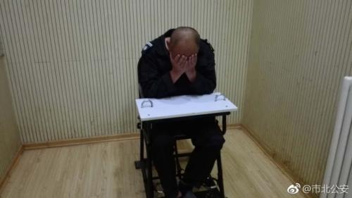 打人男子。圖片來源:青島市公安局市北分局官方微博